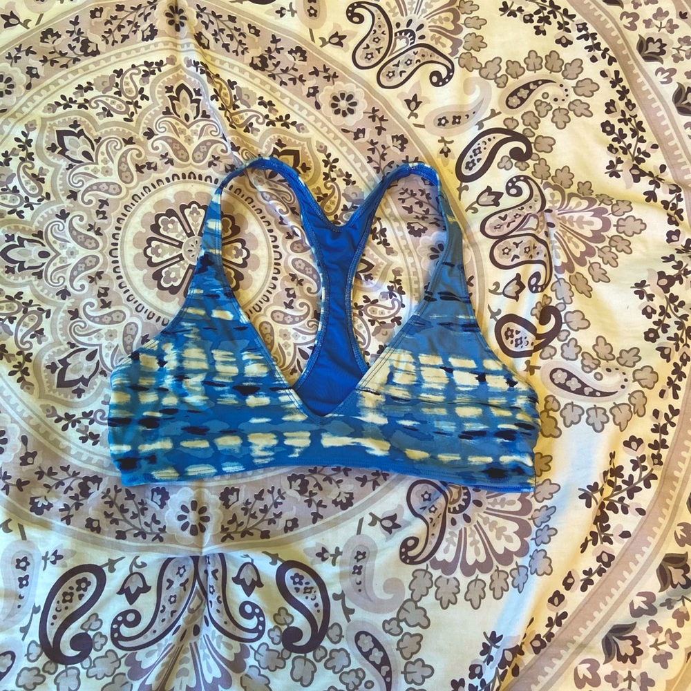 Sporty Scoop Neck Bikini Top